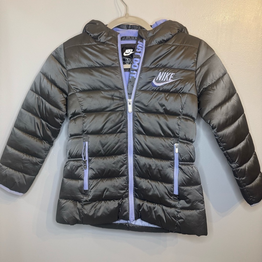 NIKE KIDS STADIUM PARKA JACKET
GIRL'S SIZE 4 (XS)